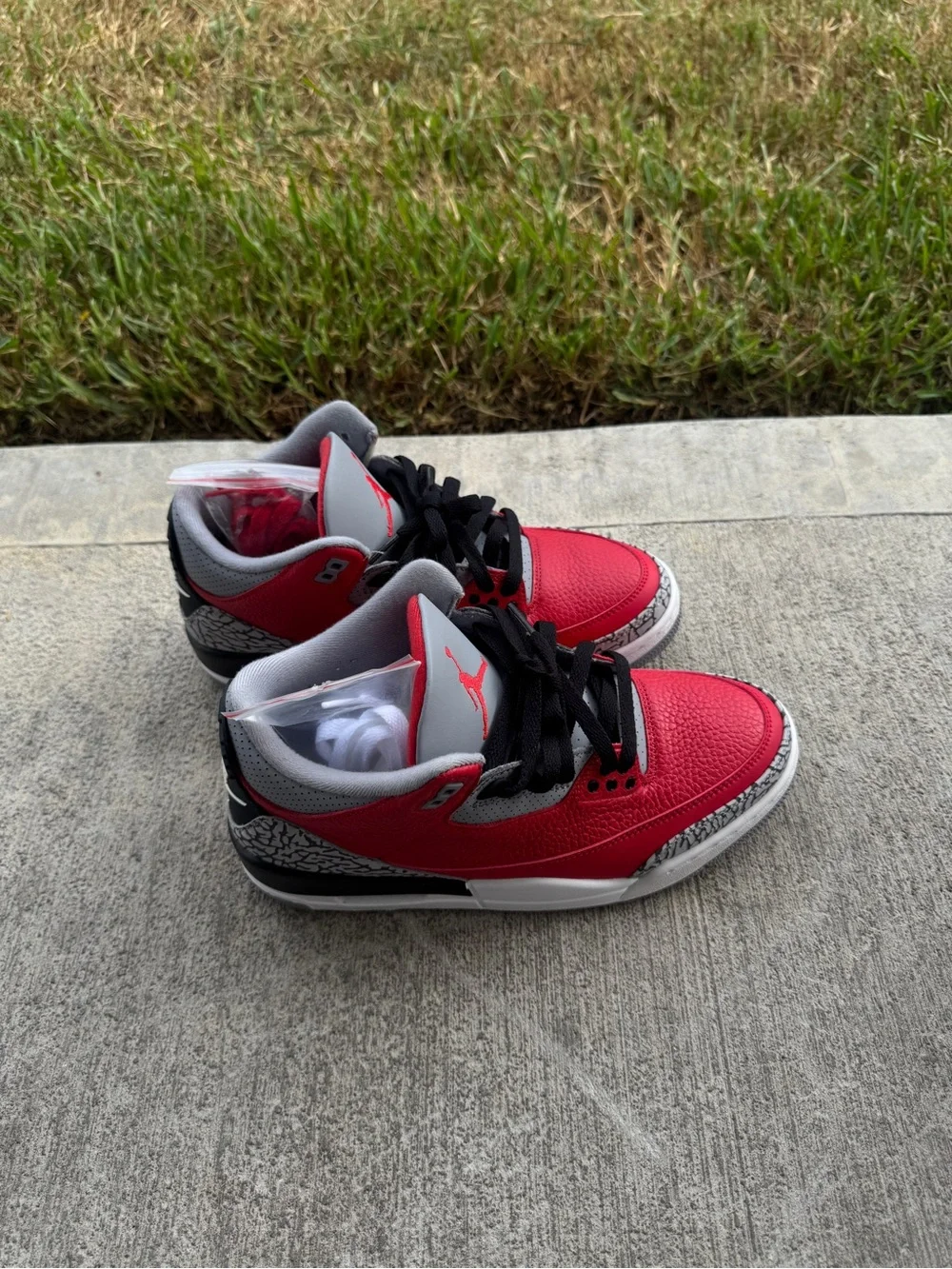 CHI Red Cement 3s. Sz8M. 9/10 Condition. WORN 1X!! Comes W  display picture 2